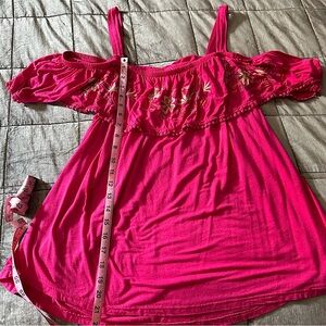 XL Pink Cold Shoulder top w/ embroidered flowers